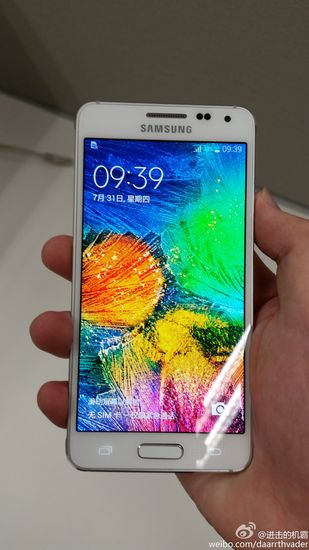 3_1_Samsung-Galaxy-Alpha-Blanc-00