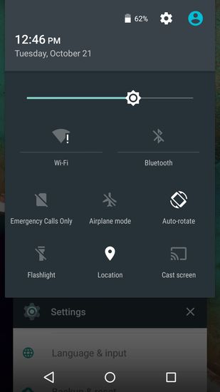 8_3_New-toggles-in-the-pull-down-connectivity-menu---screen-cast-flashlight