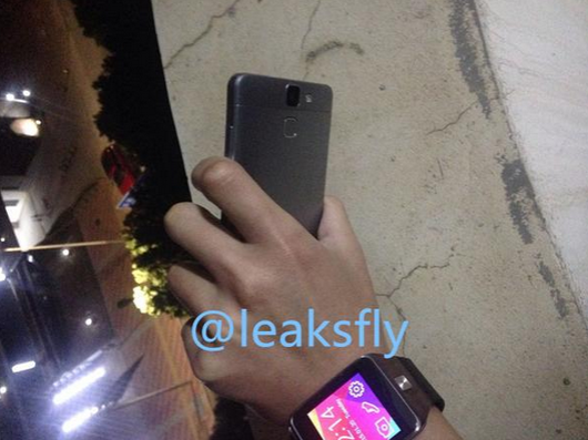 15_2_Leaked-images-showing-both-sides-of-the-Huawei-Mate7-Compact