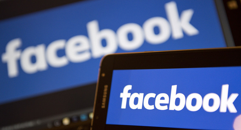 Facebook logos are pictured on the screens of a smartphone (R), and a laptop computer, in central London on November 21, 2016.
Facebook on Monday became the latest US tech giant to announce new investment in Britain with hundreds of extra jobs but hinted its success depended on skilled migration after Britain leaves the European Union. The premier social network underlined London's status as a global technology hub at a British company bosses' summit where Prime Minister Theresa May sought to allay business concerns about Brexit. / AFP / Justin TALLIS (Photo credit should read JUSTIN TALLIS/AFP/Getty Images)
